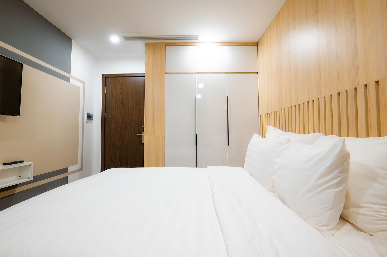 Classic Room with crisp white bedding